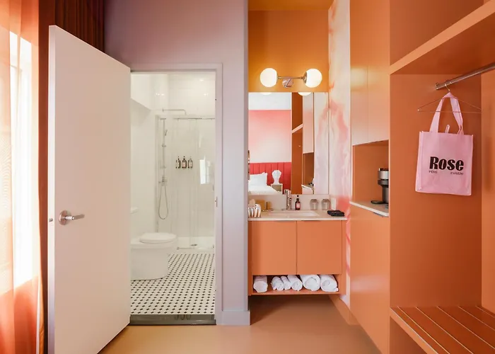 Rose Hotel Invisible Quebec City